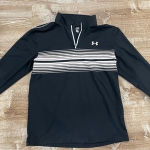 Mens under armour black and white 1/4 zip pull over, size small